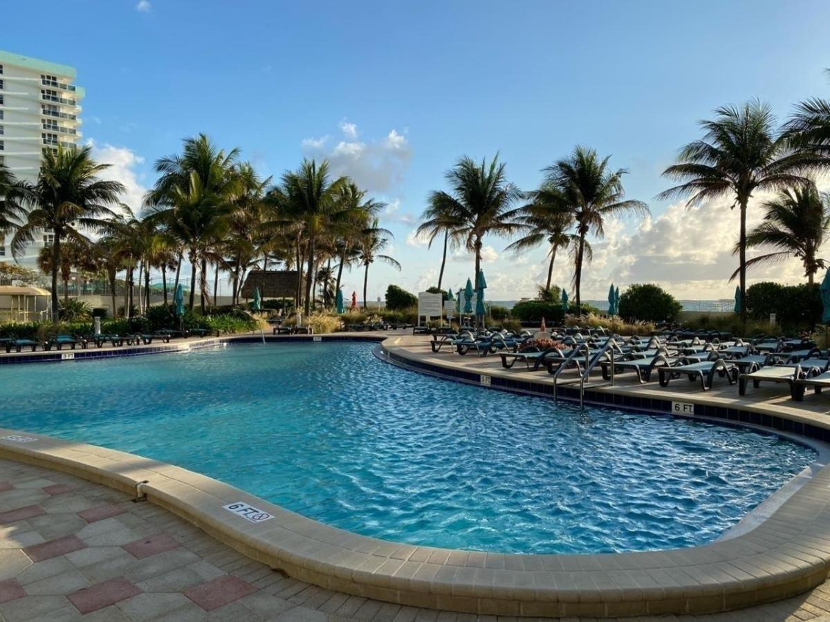 2Bd Condo Christmas Retreat Pool Beachside Голливуд Экстерьер фото